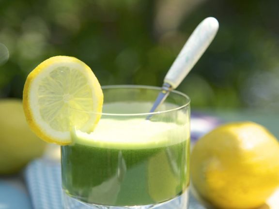 ఆరోగ్యకరమైన జీవనశైలి కోసం గ్రీన్స్ పౌడర్ స్మూతీ రెసిపీ-Greens powder smoothie recipe for a healthy lifestyle.