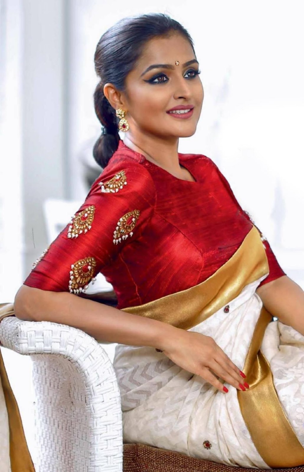 85+  లేటెస్ట్  పట్టు బ్లౌజ్ డిజైన్స్  – pattu saree blouse designs